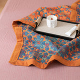 Blauw-Oranje Bedsprei met Geometrisch Bloemenpatroon