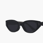 Cat Eye Zonnebril Zwart voor Trendy en Elegante Look.