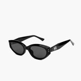 Cat Eye Zonnebril Zwart voor Trendy en Elegante Look.
