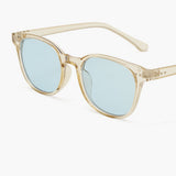 Gouden Zonnebril met Blauwe Glazen voor Luxe en Trendy Look