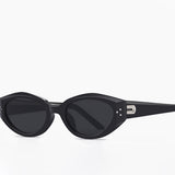 Smalle Zwarte Retro Zonnebril voor Trendy Look