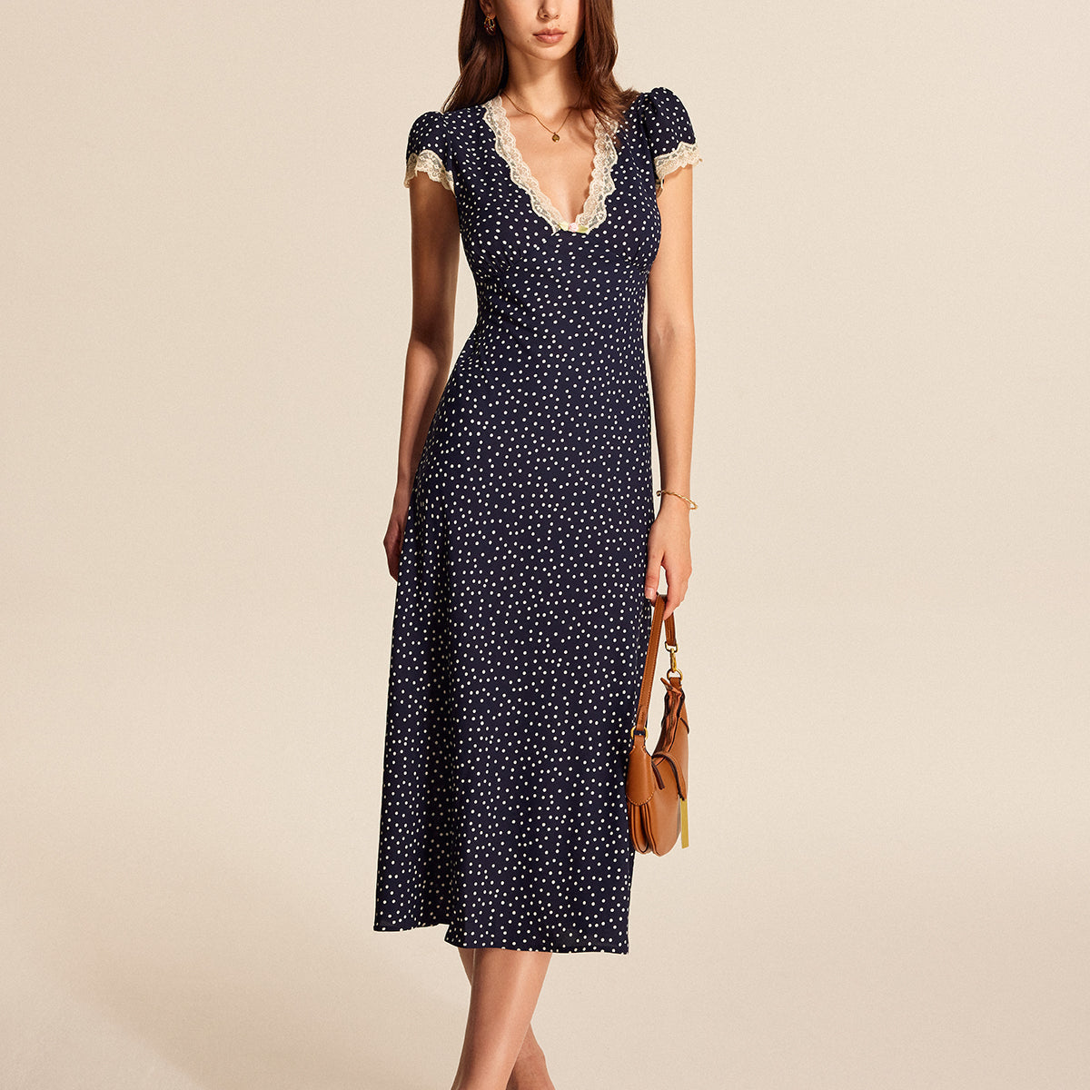 Marineblauwe Midi Jurk met Stippenprint en Kanten Halslijn.