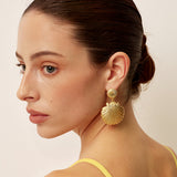 Gouden Schelp Statement Oorbellen voor Elegante Look