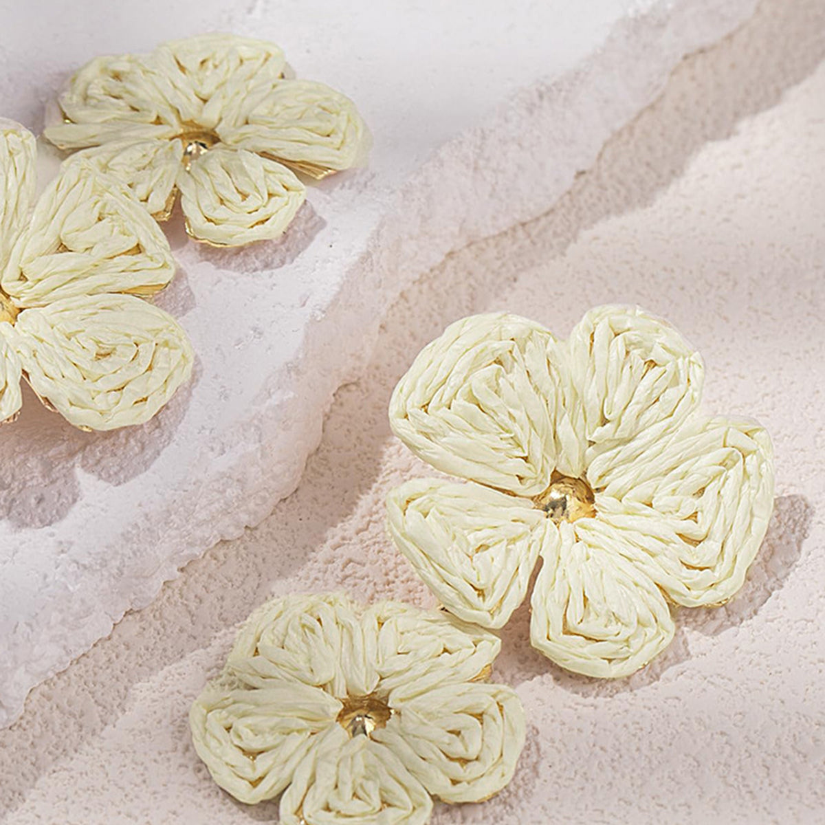 Bloem Oorbellen Statement voor Elegante en Zomerse Look.