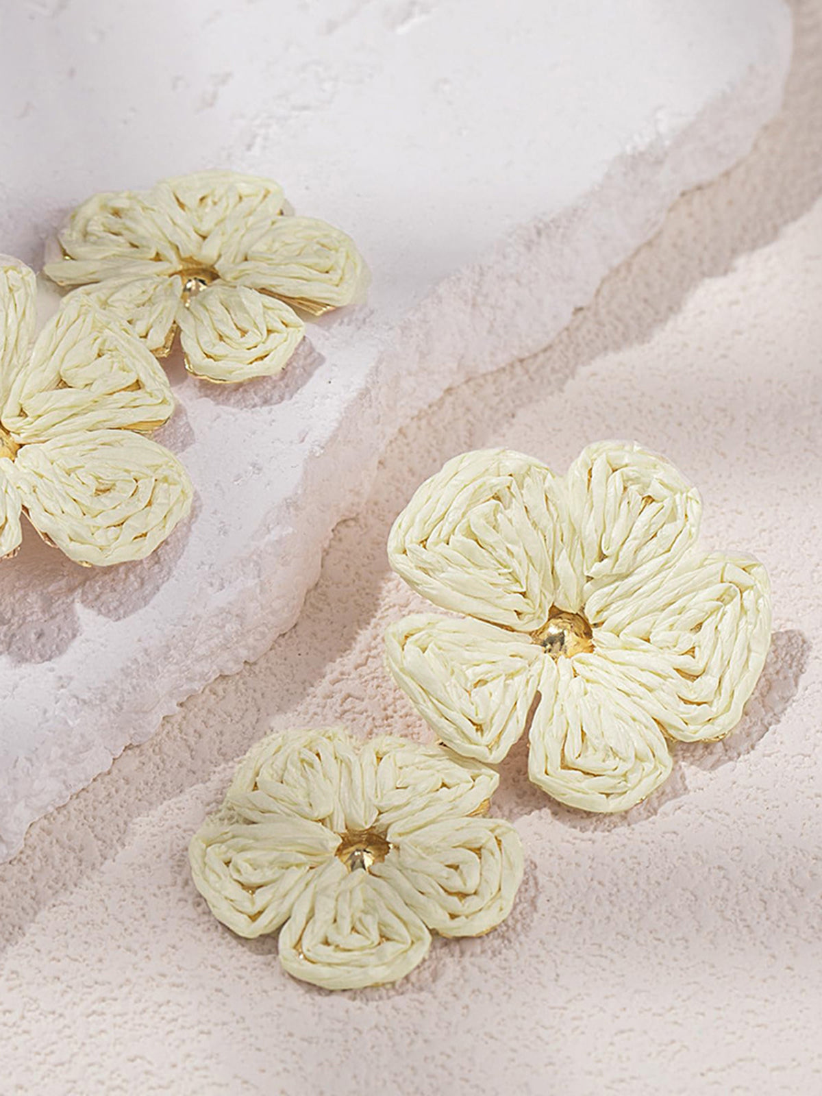 Bloem Oorbellen Statement voor Elegante en Zomerse Look.