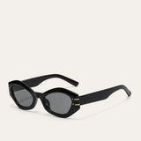 Ovale Zwarte Zonnebril voor Minimalistische en Trendy Look