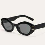 Ovale Zwarte Zonnebril voor Minimalistische en Trendy Look