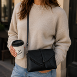 Zwarte crossbodytas met kettingdetail en flap
