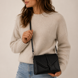 Zwarte crossbodytas met kettingdetail en flap