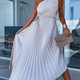 Witte One-Shoulder Plissé Jurk met Asymmetrische Zoom