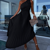 Zwarte One-Shoulder Plissé Jurk met Asymmetrische Zoom