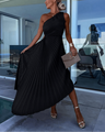 Zwarte One-Shoulder Plissé Jurk met Asymmetrische Zoom.