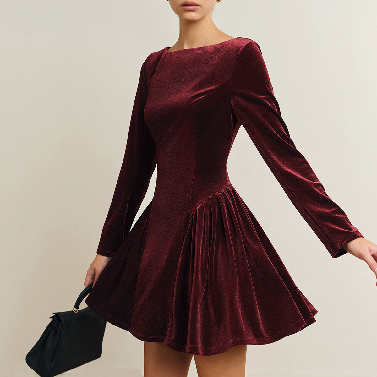 Bordeaux Fluwelen Mini Jurk met Uitlopende Rok.