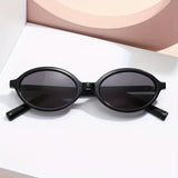 Ovale Retro Zonnebril voor Minimalistische en Trendy Look