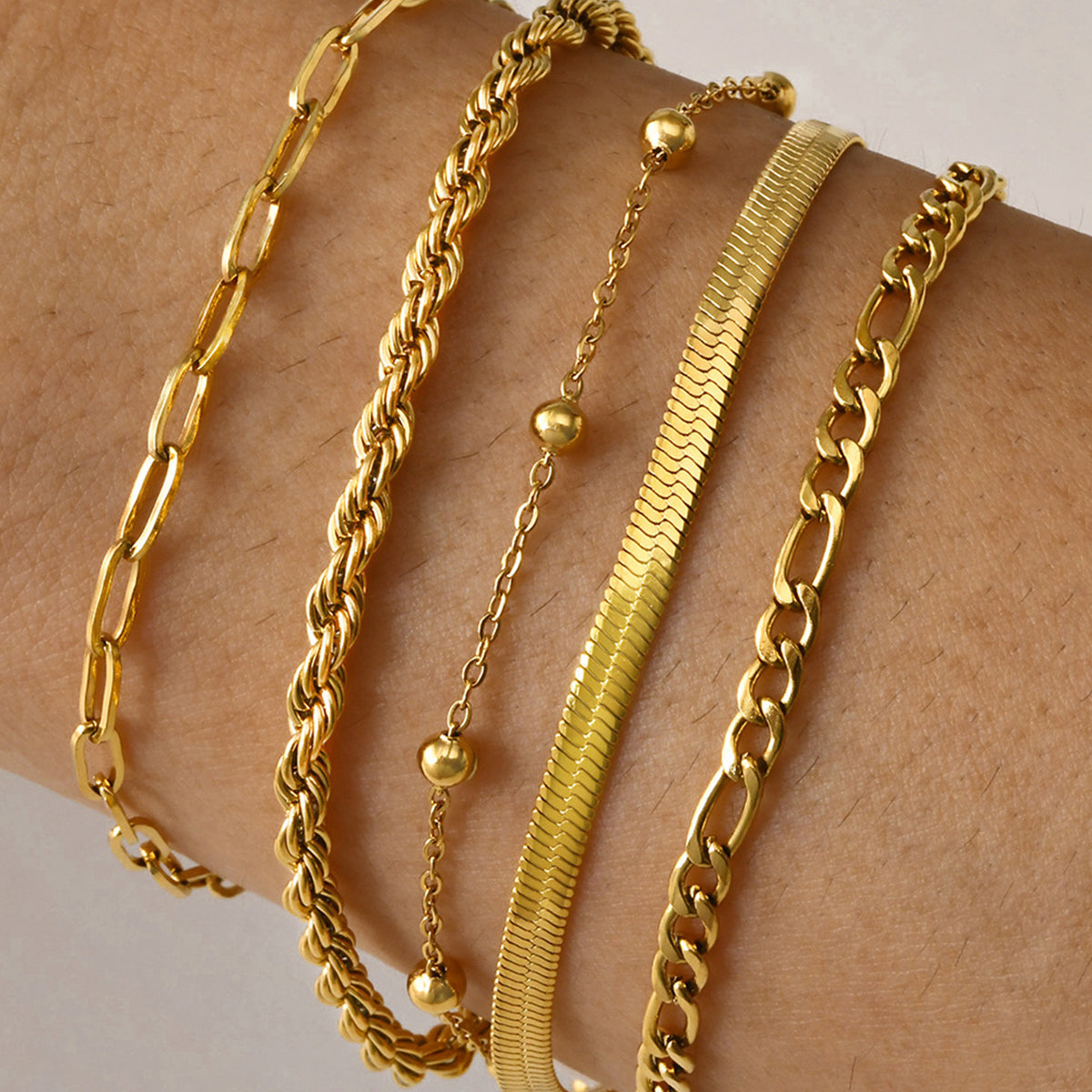 Set van Elegante Minimalistische Armbanden.