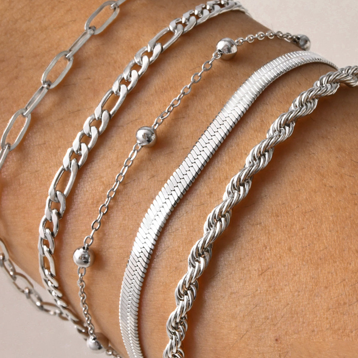 Set van Elegante Minimalistische Armbanden.