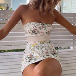 Witte Bloemenprint Bandeau Mini Jurk met Strikdetail.