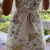 Witte Bloemenprint Bandeau Mini Jurk met Strikdetail.