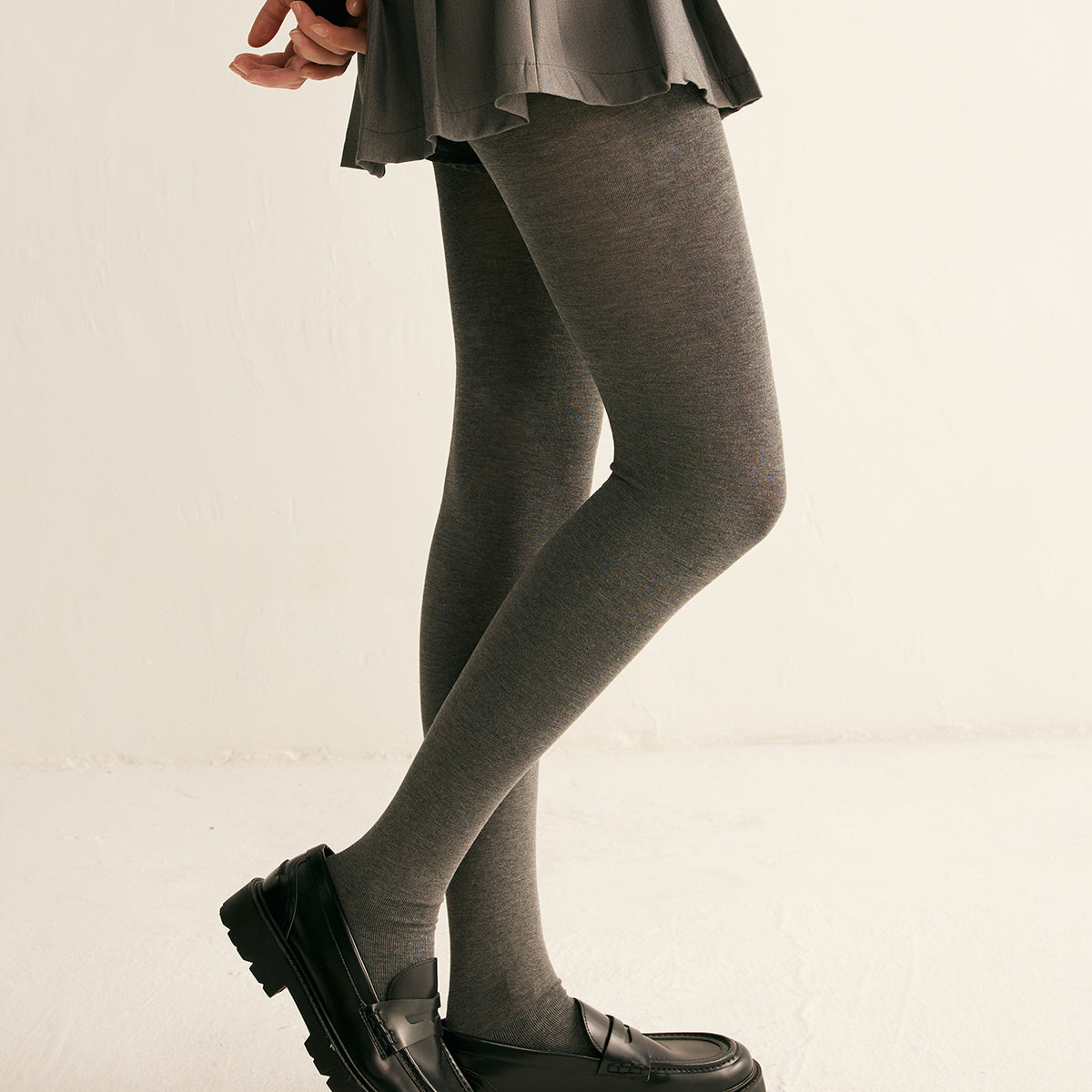 Warme Grijze Panty voor Comfortabele en Tijdloze Look.