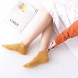 Dames Enkelsokken Beige met Geborduurd Figuur