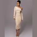 Witte One-Shoulder Midi Jurk met Geplooide Details.