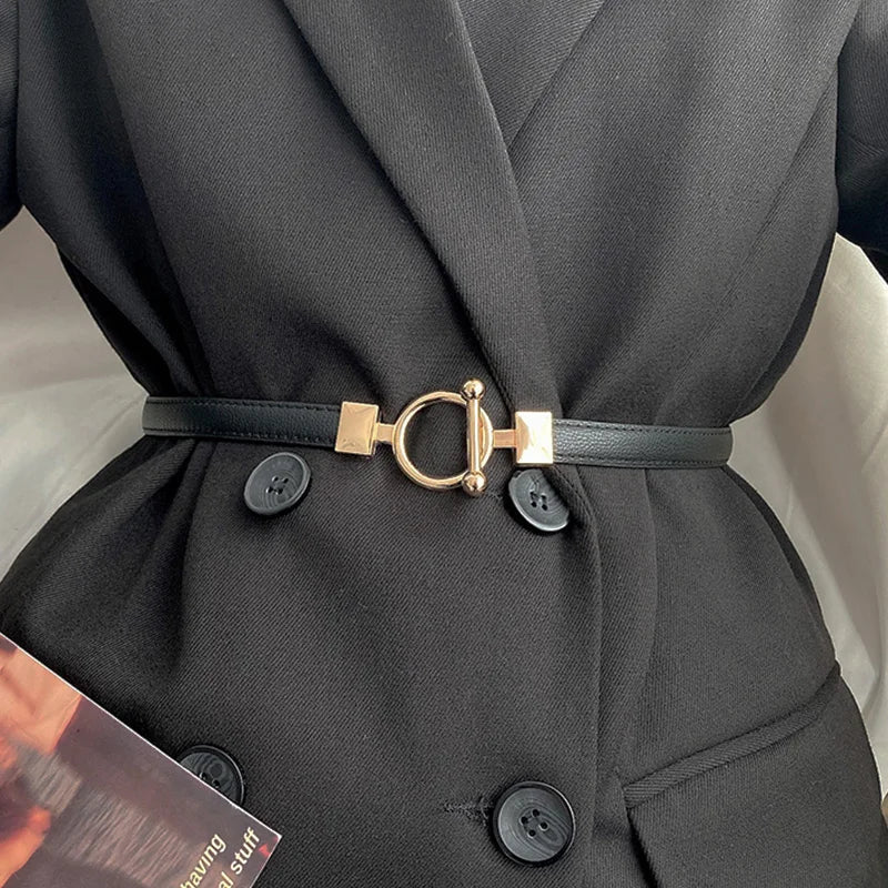 Elegante Taille Riem met Gouden Gesp voor Verfijnde Look.