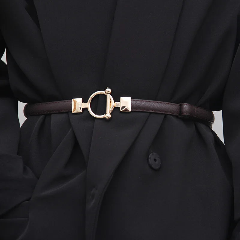 Elegante Taille Riem met Gouden Gesp voor Verfijnde Look.