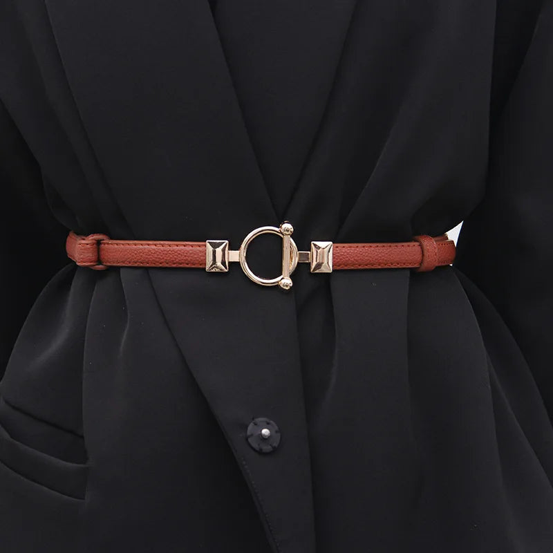 Elegante Taille Riem met Gouden Gesp voor Verfijnde Look.