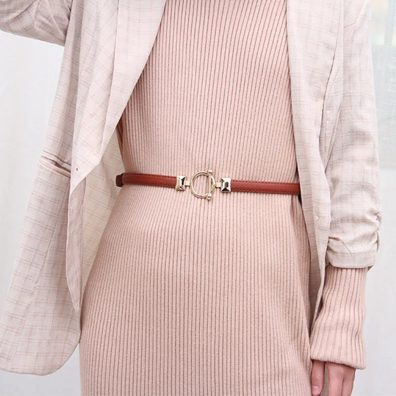 Elegante Taille Riem met Gouden Gesp voor Verfijnde Look.