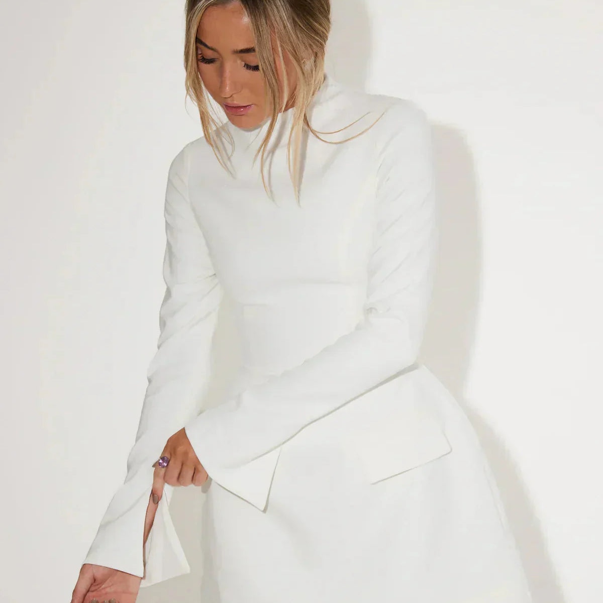 Witte Mini Jurk met Hoge Hals