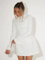 Witte Mini Jurk met Hoge Hals.