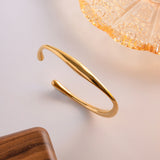 Tijdloze Bangle Armband Dames – Minimalistisch 18K Geplateerd Design