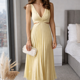 Gele Plissé Midi Jurk met V-Hals en Taille-Uitsnijdingen