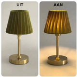 Rode Tafellamp met Geplooide Kap en Goudkleurige Voet