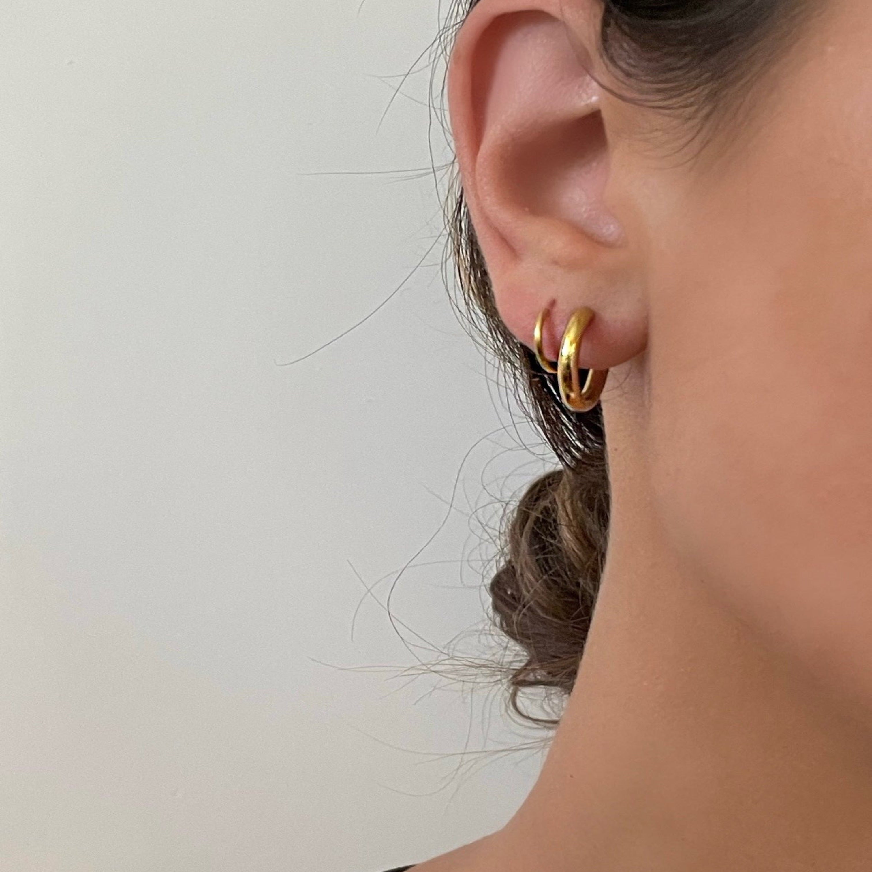 Minimalistische Dubbele Hoepel Oorbellen voor Elegante Look.