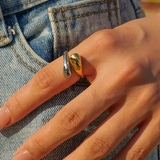 Tweekleurige Ring met Open Design voor Moderne Look