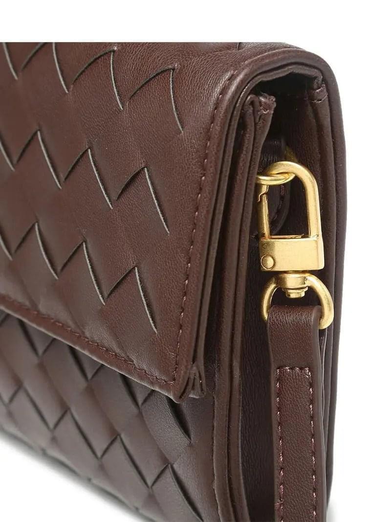 Gevlochten Clutch Tas met Luxe Sluiting.