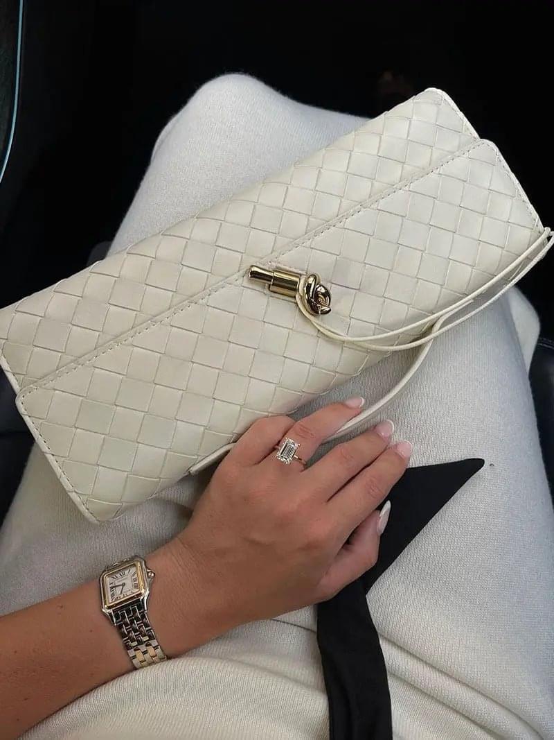 Gevlochten Clutch Tas met Luxe Sluiting.