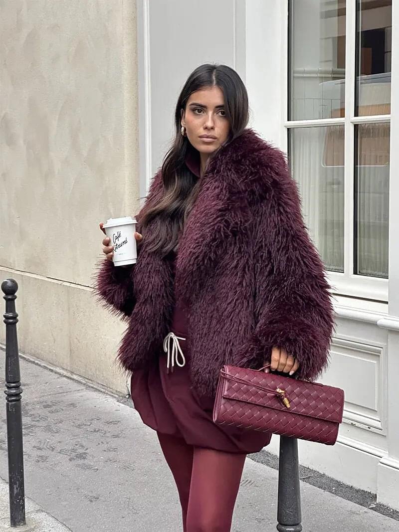 Gevlochten Clutch Tas met Luxe Sluiting.