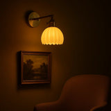 Goudkleurige Wandlamp met Glazen Kap