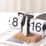Retro Flipklok Zilver met Witte Klapcijfers