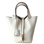 Compacte Handtas met Structuur en Luxe Afwerking.