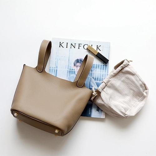 Compacte Handtas met Structuur en Luxe Afwerking.