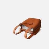 Compacte Handtas met Structuur en Luxe Afwerking.