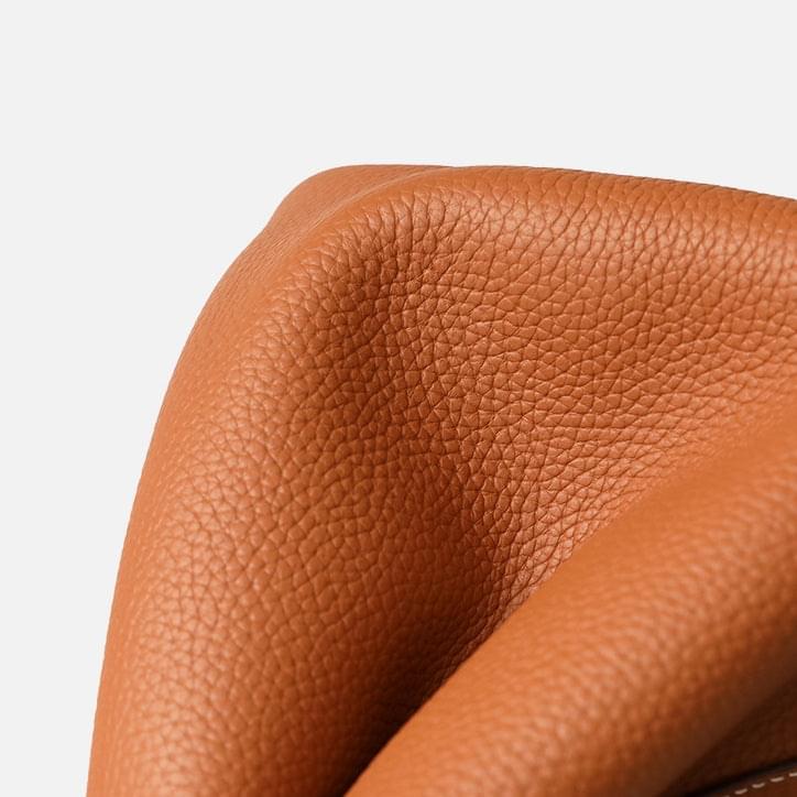 Compacte Handtas met Structuur en Luxe Afwerking.