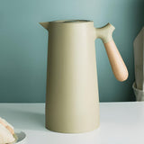 Groene Thermoskan met Houten Handvat