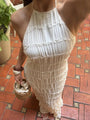 Witte Halter Maxi Jurk met Geplooide Structuur.