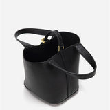 De Elaris | Luxe Taupe Leren Emmer Tas van Liora The Label is een tijdloze, elegante bucket bag van eersteklas gestructureerd taupekleurig leer met een kiezelafwerking, goudkleurige hardware en twee hengsels, prachtig afgebeeld op een witte achtergrond.