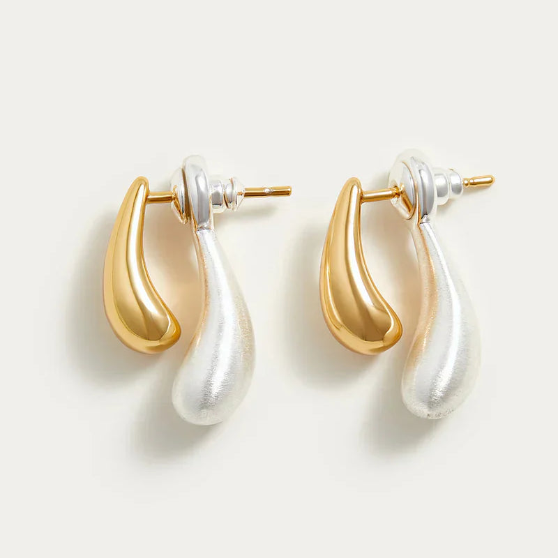 Elegante Druppel Oorbellen met Twee Kleuren voor Moderne Look.