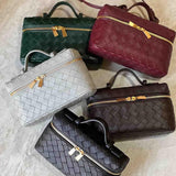 Luxe Gevlochten Handtas – Compacte Dames Tas voor Avond en Dag.